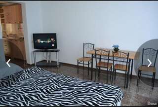 Дома для отпуска Sweet home with a veranda Батуми Дом для отпуска-11